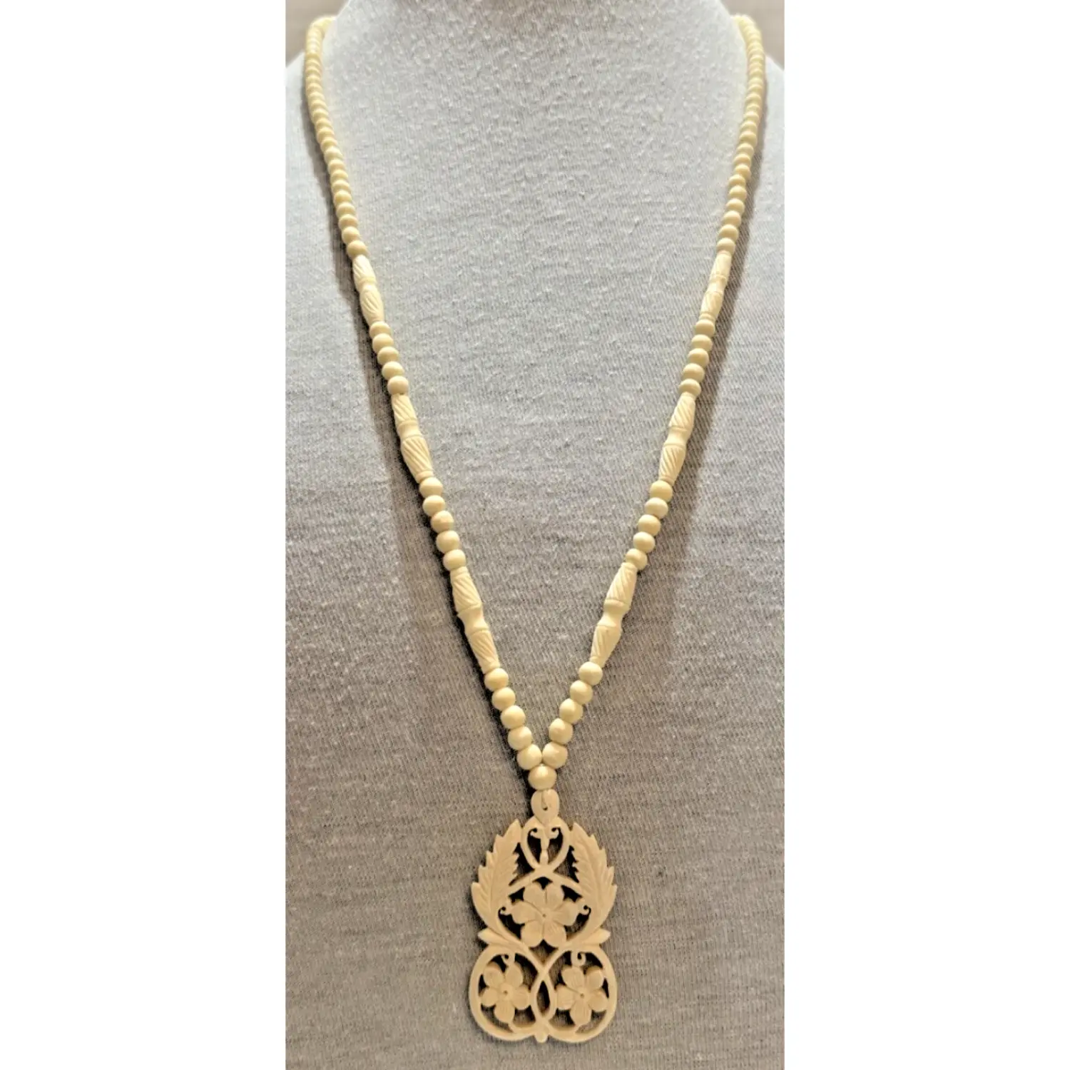 Women's Vintage 1950s Hand-Carved Antler 16-in Necklace - Floral Pendant, Barrel Clasp, Elegant Costume Jewelry Collectible, Party Accessory, Flowers Motif, 16 Inch Necklace