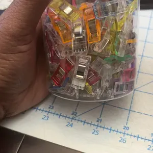 Random Color Sewing Clip with Storage Box, 100pcs Multipurpose Colorful Sewing Clip, Sewing Machine Accessories for Home & Office, Sewing Supplies Crafts
