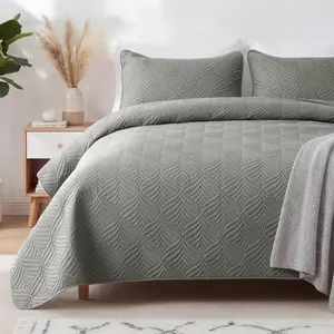 Soft Full Queen Bedding Set, Lightweight Grey Bedspreads Queen Size with Pattern, Reversible 3-Piece Coverlet with 2 Pillow Shames for All