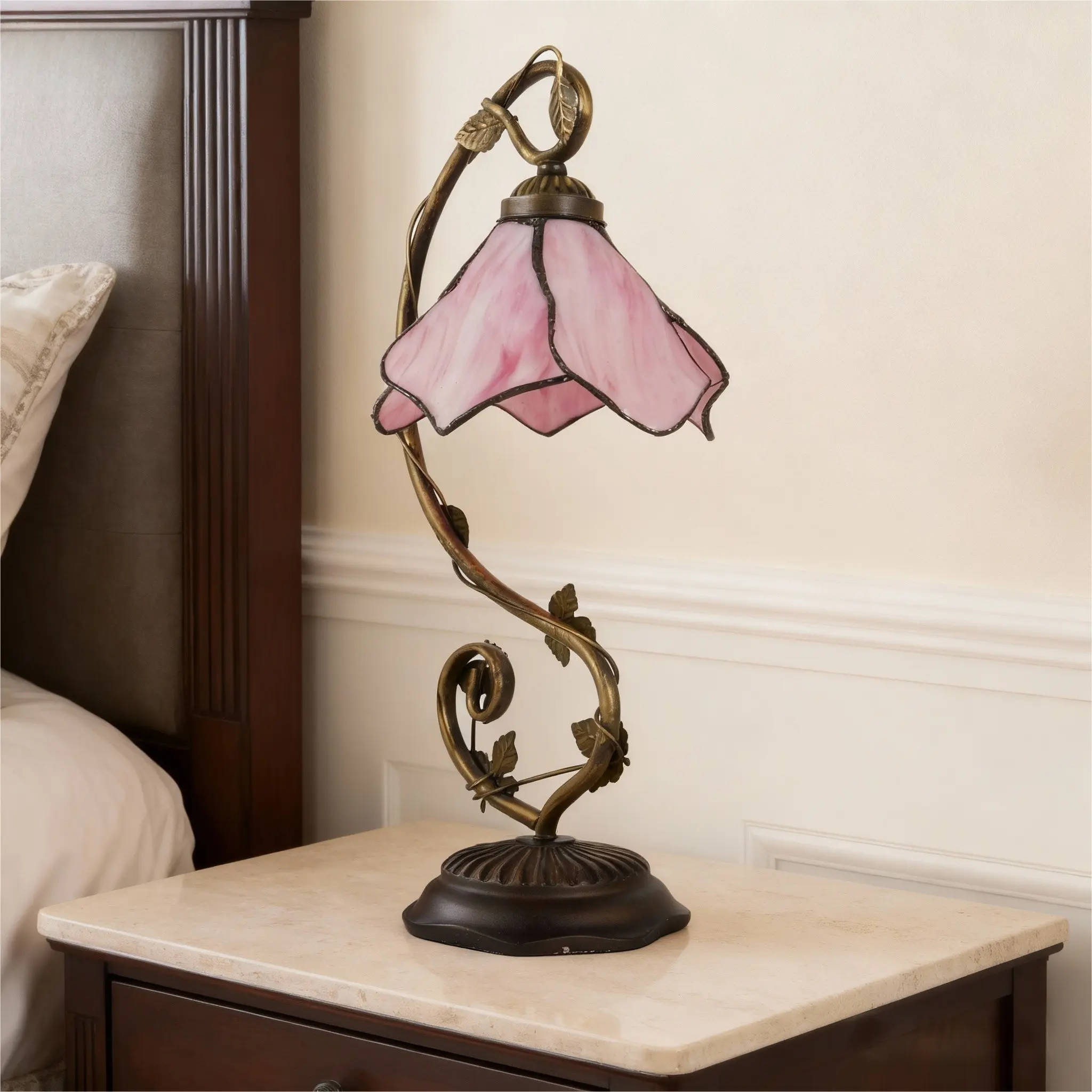 20in Tiffany Style Flower Table Lamp, Vintage Stained Glass Bedside Lamp, Antique Bronze Metal Base, E26 Socket, Decorative Desk Lamp for Living Room Bedroom Nightstand Resin Table Lamp Decorative Lamp