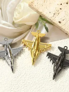Airplane Model Keychain Fighter Jet Aviation Souvenir, Collectible Aircraft Pendant for Airshow Memorabilia, Unique Gift Idea