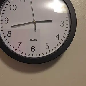 Multifunctional wall clock safe. Features a hidden coin compartment for easy and secure transfer. Versatile for storing cash, jewelry, and valuables. Suitable for home, office, and living room décor. Safe, reliable, and with a vintage style.