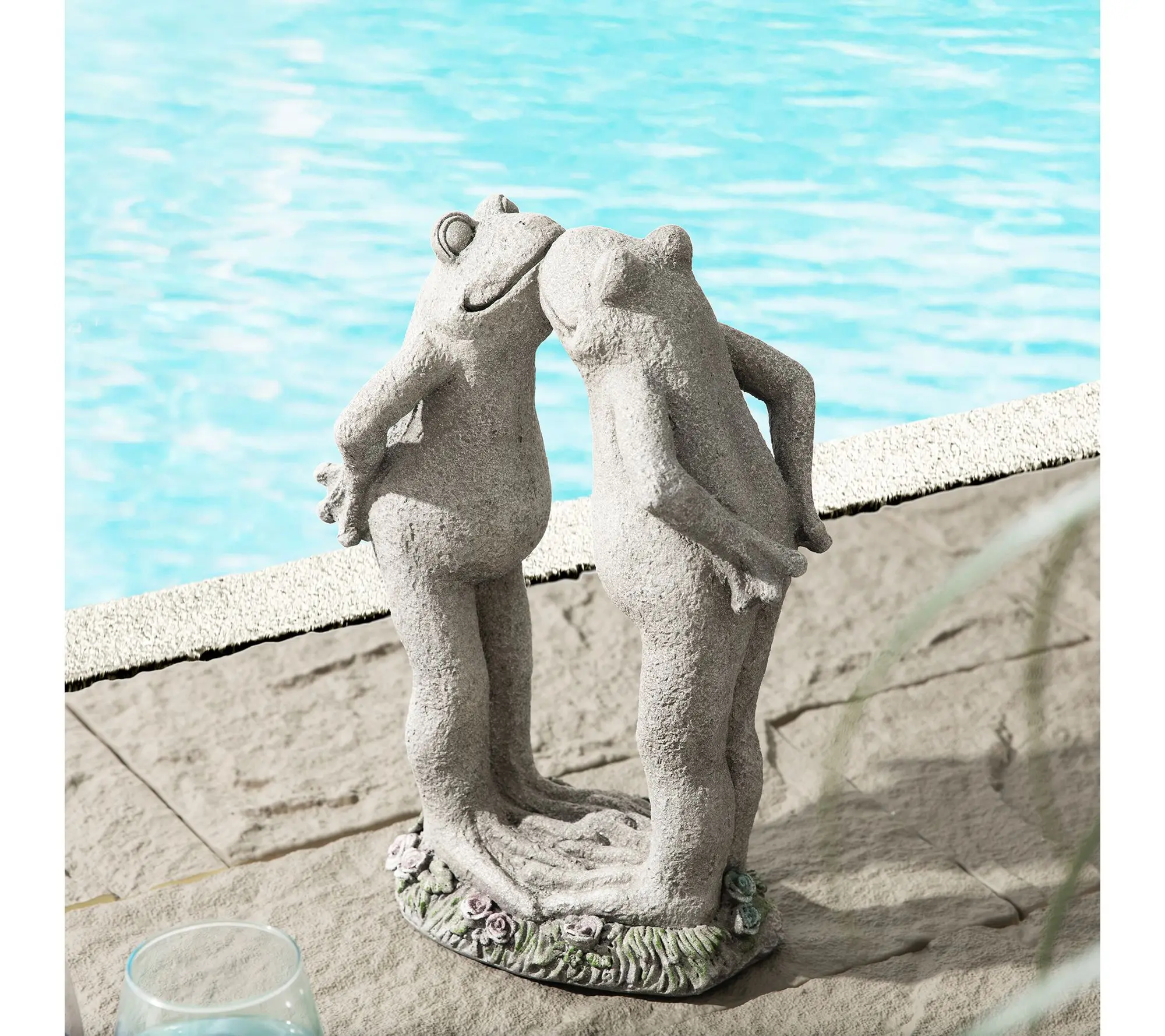 Glitzhome 15.25''H Resin Two Kissing Frog Statue Glitzhome 15.25''H Resin Two Kissing Frog Statue