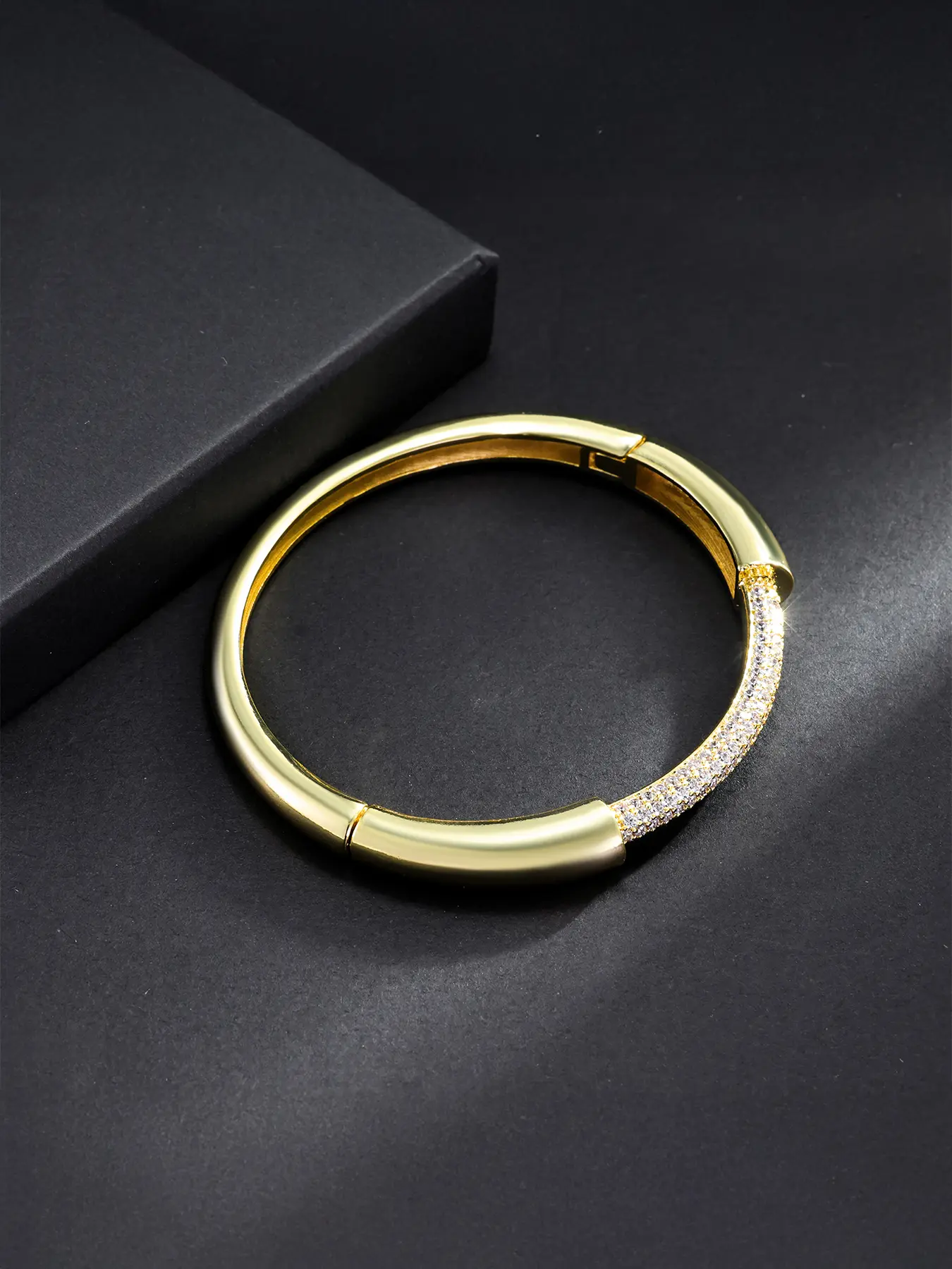 1PC ICED CHICS ring-shaped synthetic zircon bracelet, Copper Bracelet, Exquisite Bracelet, hip-hop accessory, versatile for daily wear to show elegance, suitable for both men and women, gift, date
