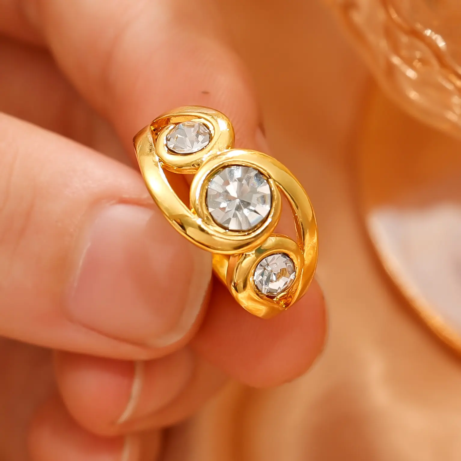 Women's Fashionable Diamond-Studded Ring, Simple and Sophisticated, Unique Women's Ring