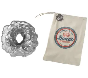 Nordic Ware Holiday Wreath Bundt Pan & Storageag Set