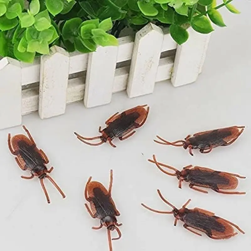 5-Piece Realistic Scary Looks Plastic Fake Cockroach Prank Toys - Haunted Photobooth Props, Scary Joke Trick Supplies for Halloween Festive Parties