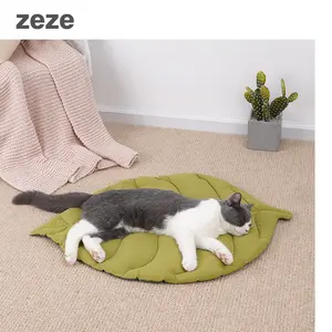 ZEZE Leaf Shape Pet Mat - Compatible with Various Pets, Easy to Clean, Versatile for Home and Outdoor Use