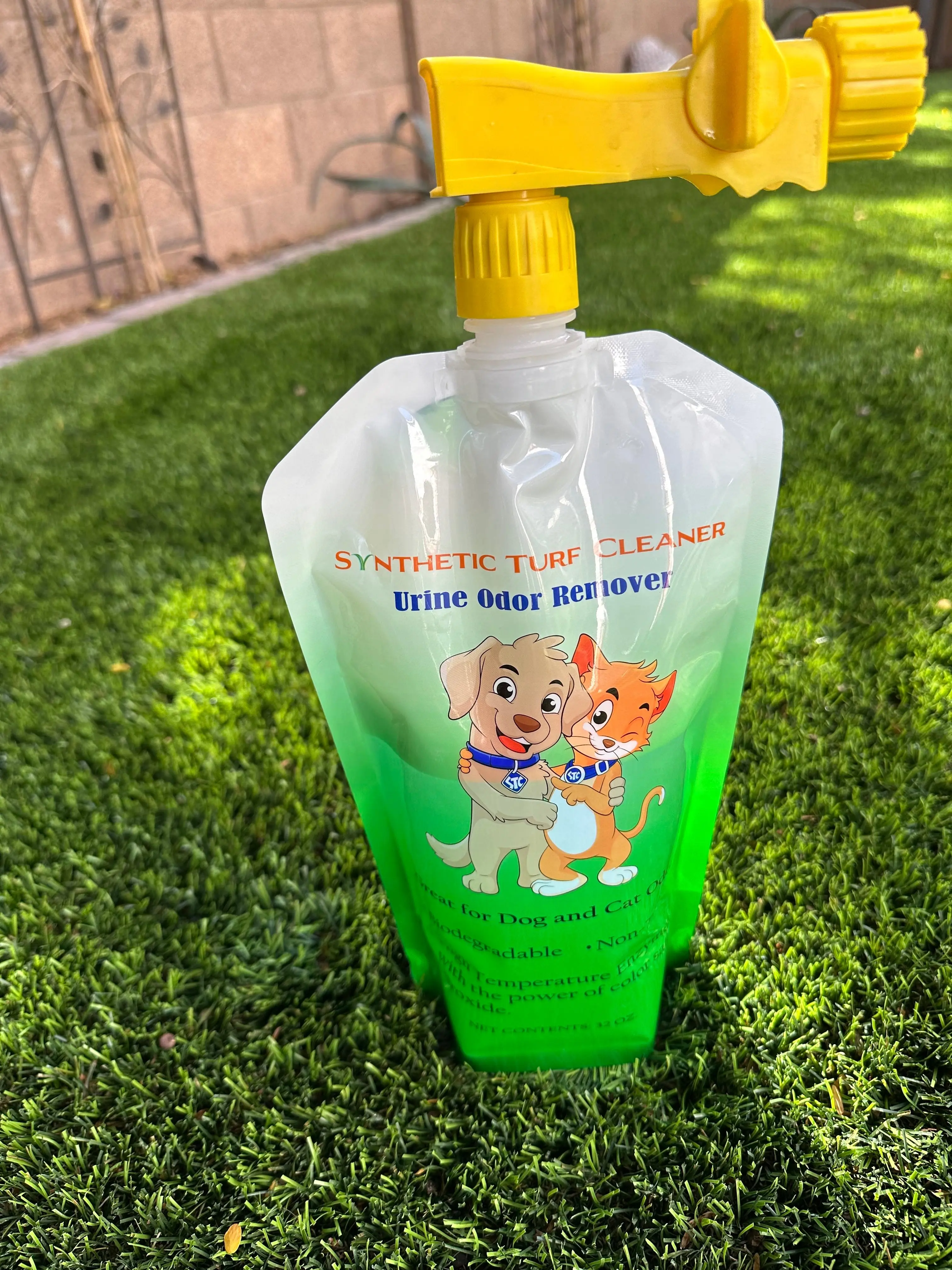 "ECO BAG" Synthetic Turf Cleaner (Earth Friendly Disinfectant And Deodorizer)  (32 Fl Oz/ $1 per Fl Oz)