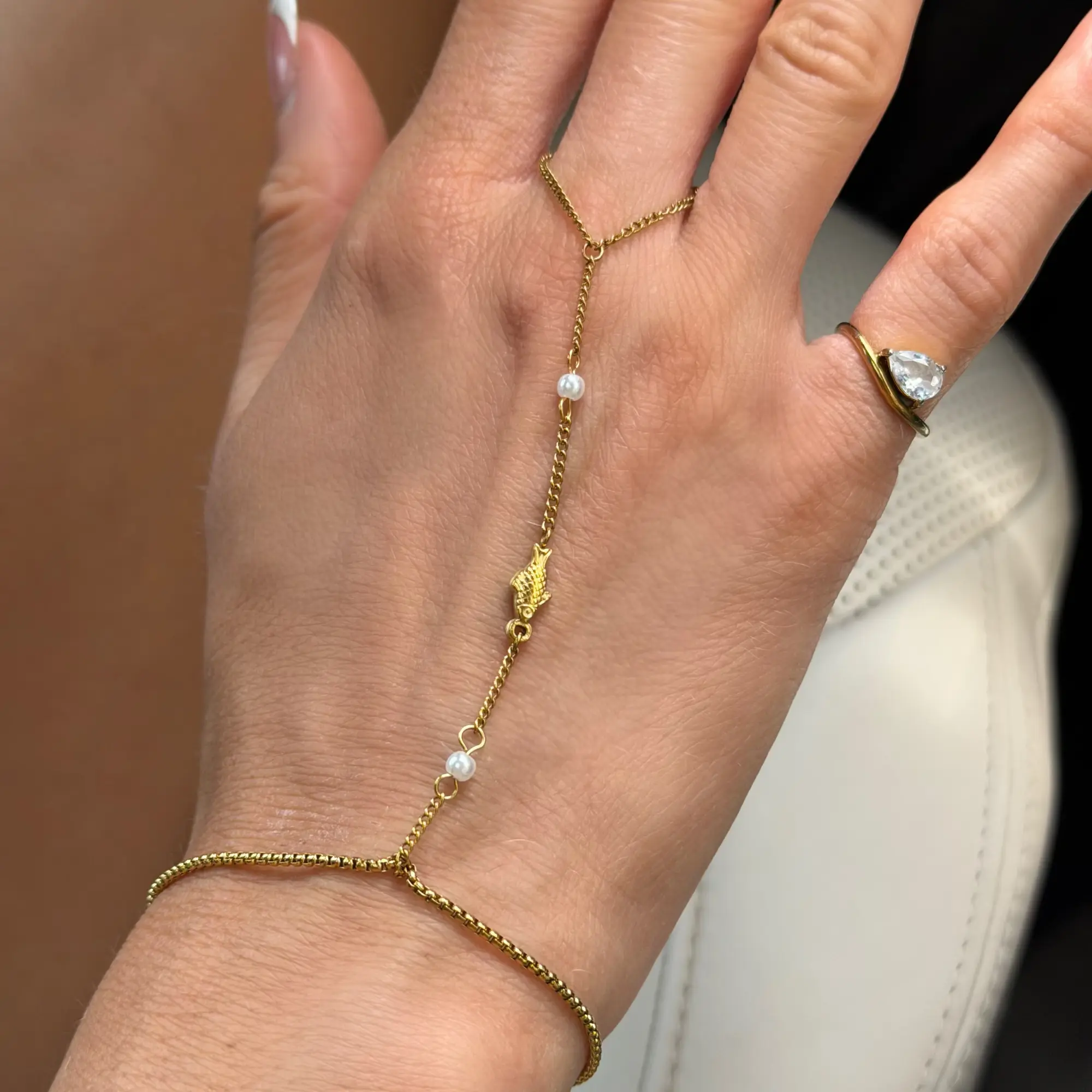 EVRY JEWELS Gold or Silver Plated Women's Catch Me Hand Chain