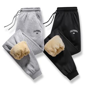 Men's winter fleece-lined thick sports pants with printed fleece, fashionable trendy streetwear, warm and comfortable, suitable for winter wear, everyday casual, a winter essential.