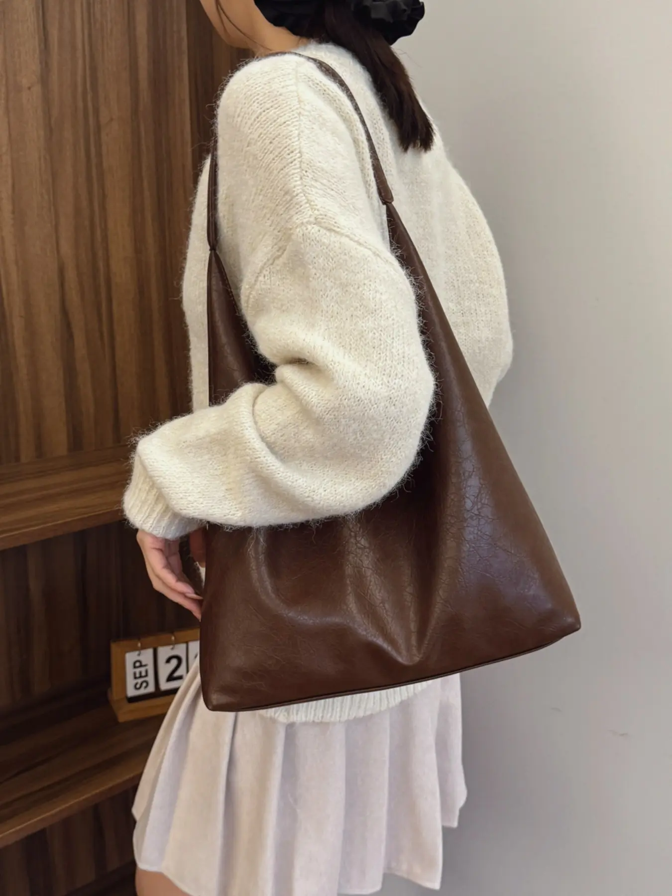 2026 Viral Hobo Tote Bag, Classic Shoulder Bag, Vintage Large Capacity Bag with Clutch Purse, Daily Commuter Bag - Soft waxed leather, roomy space fits laptop & all essentials, all-match style for daily commute, school, travel & every outfit