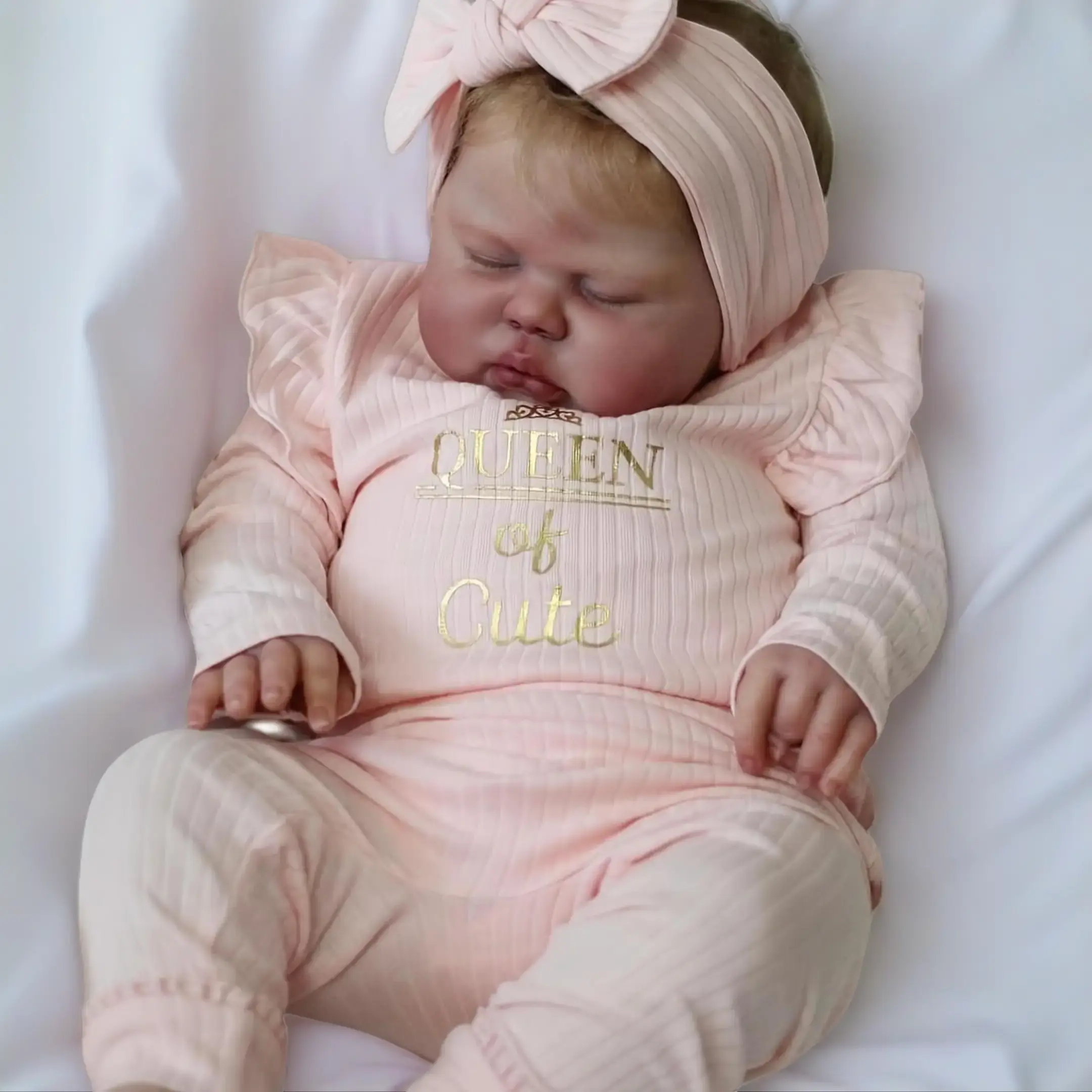 24 in Lifelike Reborn Girl Newborn Doll - Rebornbabydoll, Soft Vinyl Sleeping Doll with Complete Set, Hand-Planted Golden Curly Hair, 3D Skin Details, Kids' Companion Toy, Ideal Holiday Gift, Lifelike Soft Dolls
