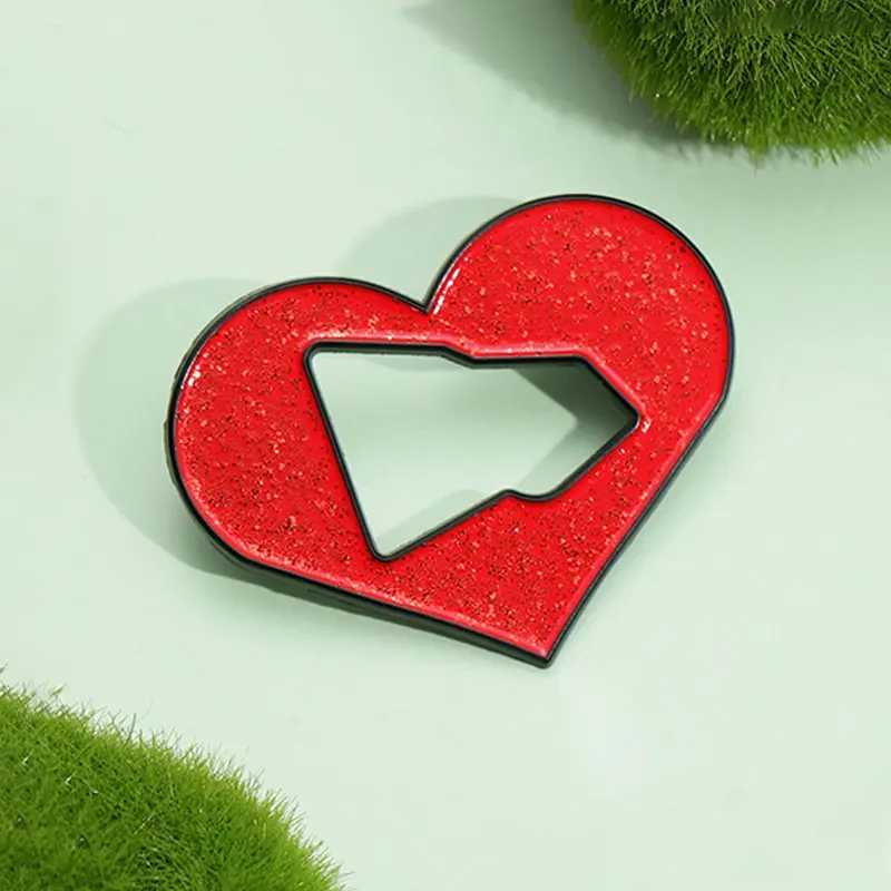 Heart Shaped Brooch, Fashionable Clothes Accessories for Women & Men for Daily Clothing Decor, Enamel Pin Suitable for Backpacks, Jeans, Scarves, Hats Decoration, Brooch Pins