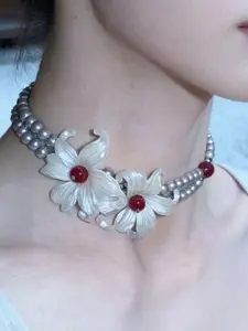 Women's Silver Color Pearl Necklace Choker Design, Irregular Flower Pattern Lock Bone Chain Jewelry for Party Wear