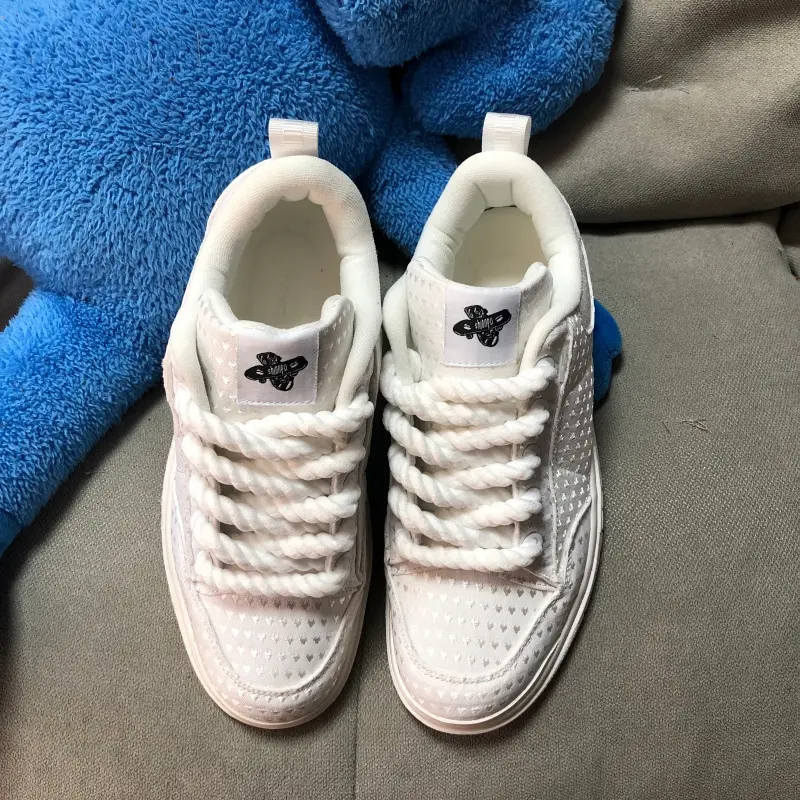 Large men's shoes, new white low cut lace up shoes, trendy casual board shoes, comfortable and breathable canvas shoes that can be worn all year round