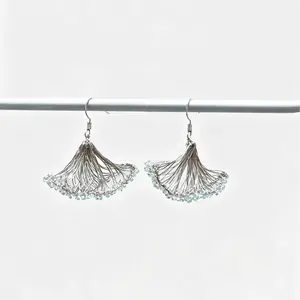 Handwoven metal-style earrings with copper wire strands and rice beads; drop earrings. Original design for men and women—ideal as birthday gifts, party favors, souvenirs, and unique jewelry gifts.