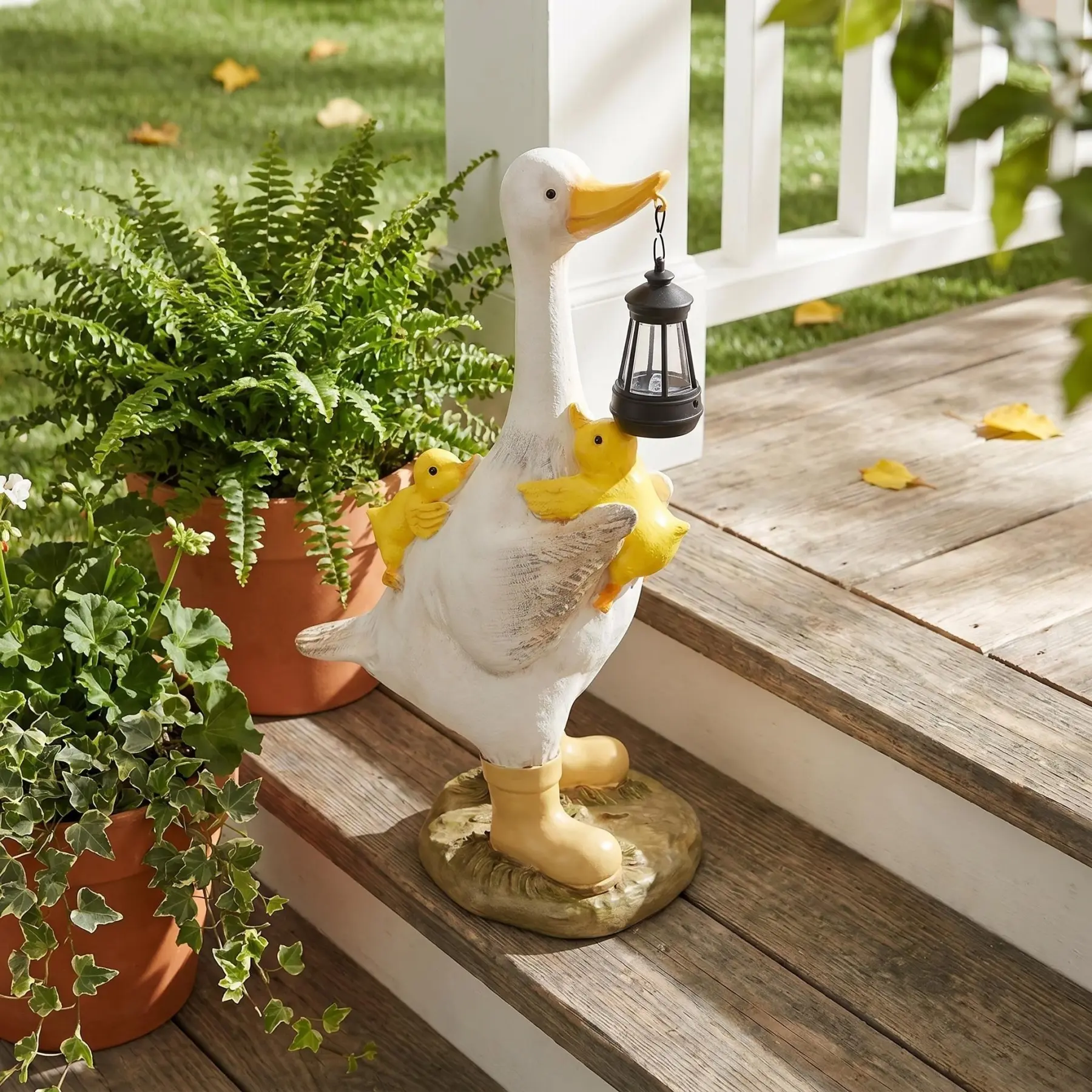 15-Inch Tall Resin Goose Statue with 2 Goslings, Illuminated Solar Lantern Decorative Statue, Porch Goose Decor for Front Door Patio Poolside