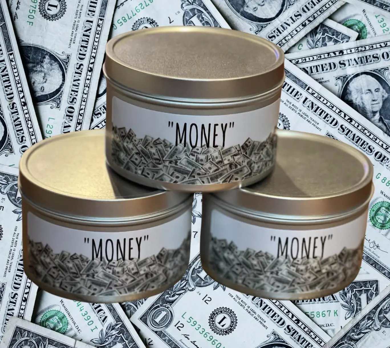 Money scented candle made with 100% soy wax and each bath is made by hand