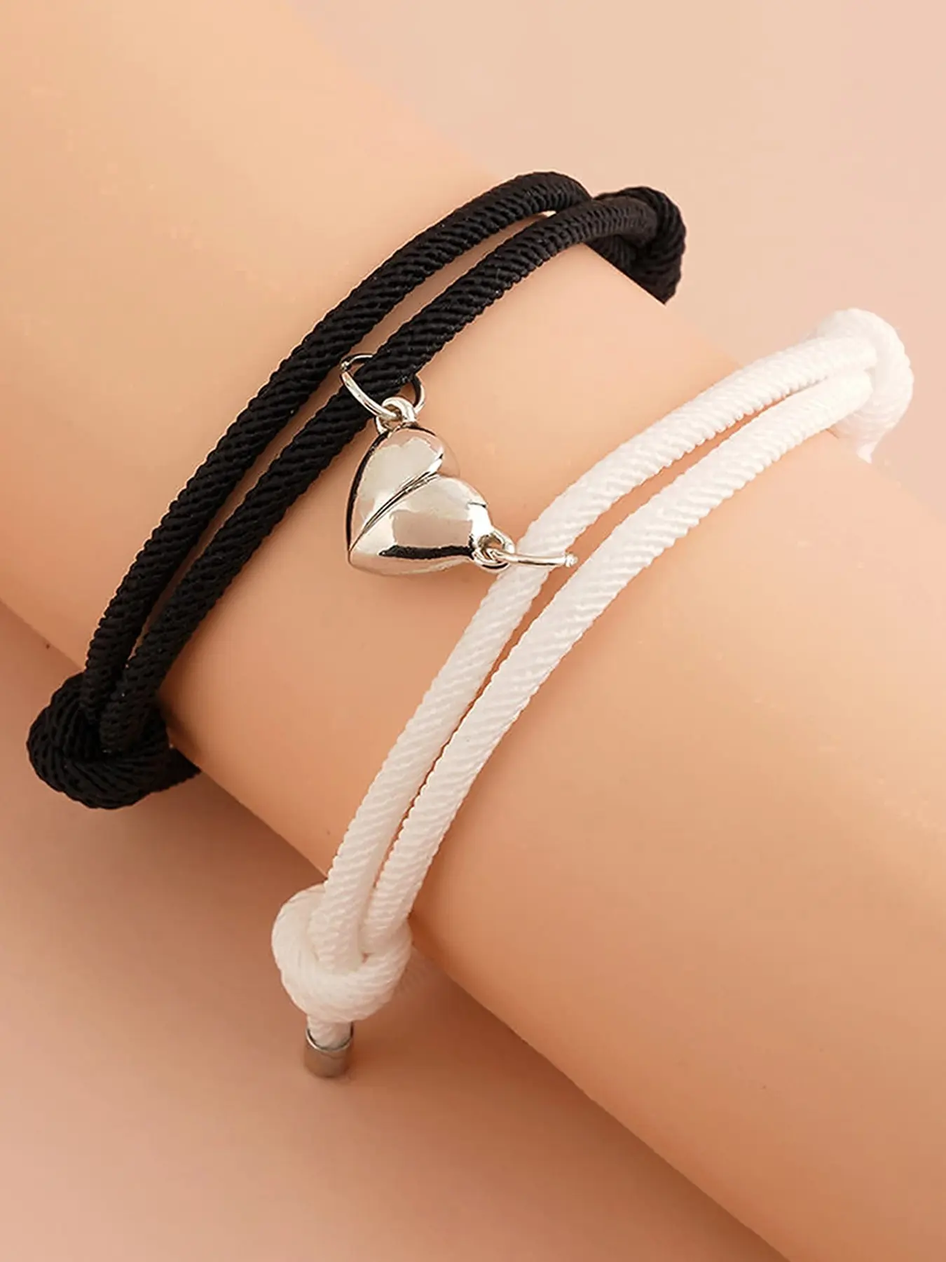 2pcs Heart Magnetic Buckle Fashion Couple Heart Charm Bracelet Handmade Adjustable Wristband Gift for Friends Family Birthday Valentine's Day Fashionable Couple Bracelet Matching Heart Bracelets
