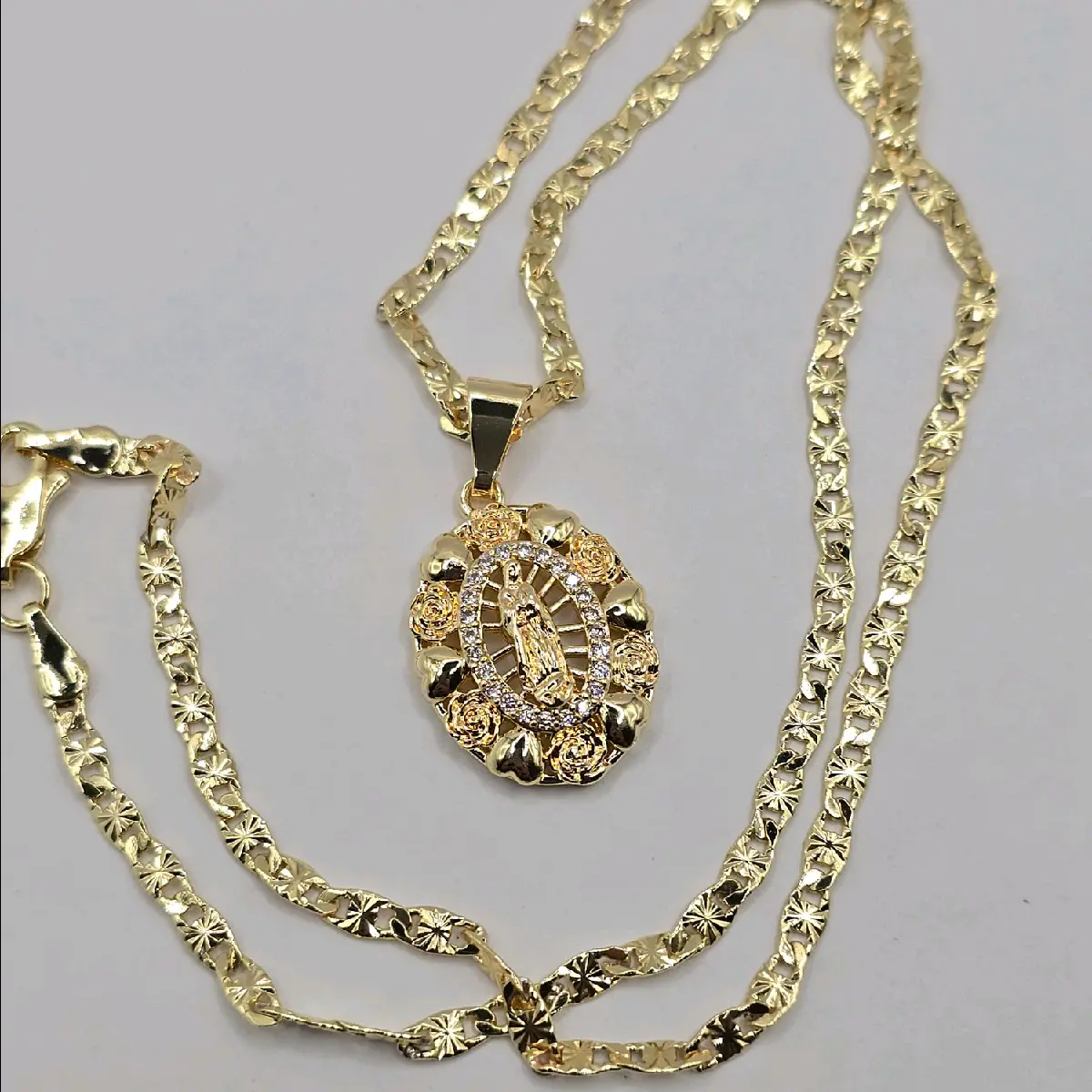 VIRGIN MARY beautiful necklace with hearts roses stone's plain regular style gold-plated