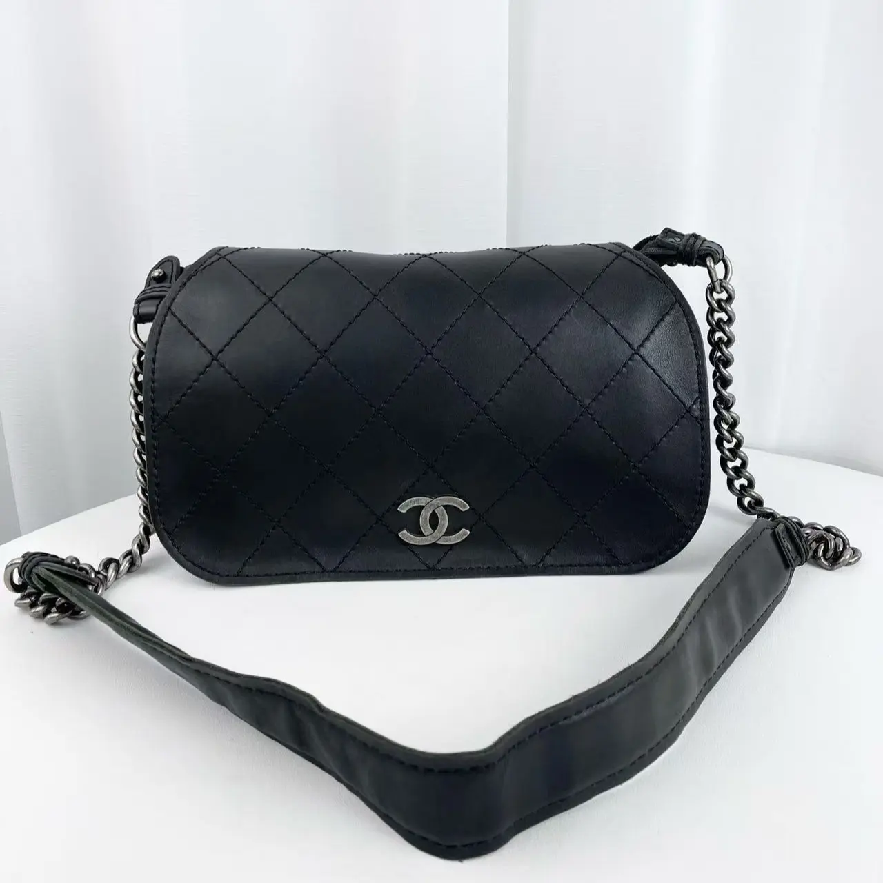 Pre-owned CHANEL Flap Bag with Wide Strap
