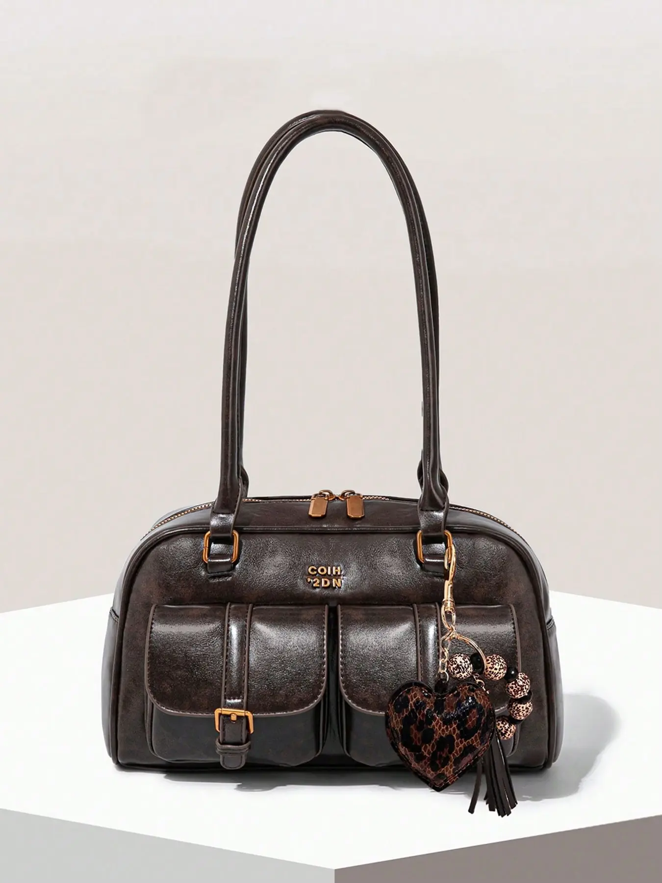 Vintage light luxury texture fashionable atmosphere tote bag, leopard print heart-shaped pendant, dual pocket design, reasonable separation, large capacity design, can accommodate mobile phones, lipstick, Handbag Shoulder Bag