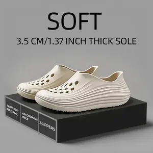 Men’s colorblock clogs with hollow design, casual comfortable breathable non-slip clogs, fashionable slippers for indoor and outdoor wear, breathable lightweight clogs