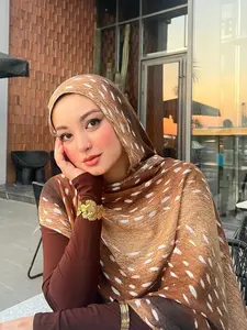 Women's Bohemian Watercolor Deer Print Hijab, Muslim Modesty Casual Fashion Scarf, Lightweight Single-Sided Printed Headscarf for Travel