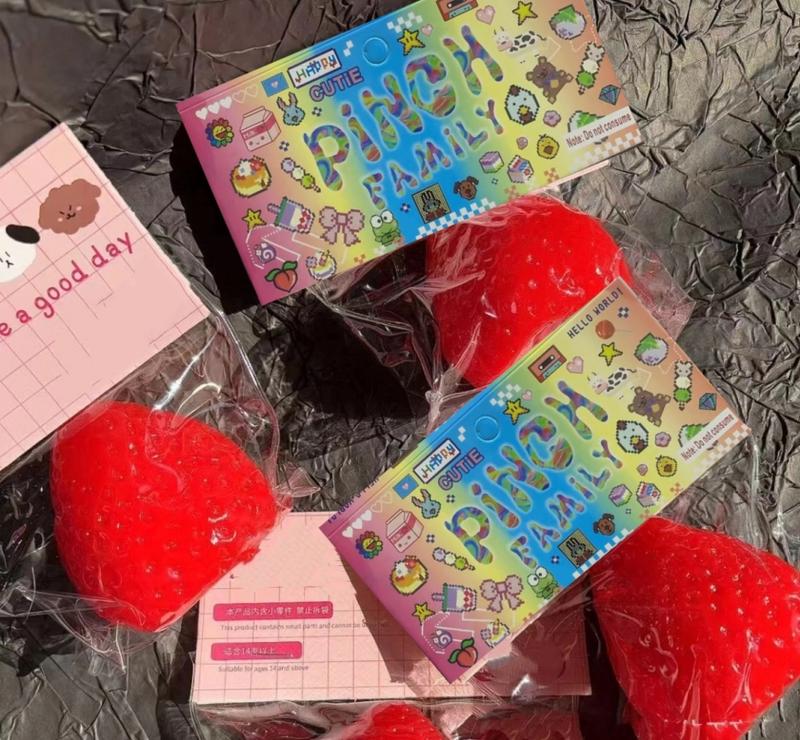 Made in Japan Strawberry Squeeze Toy Realistic Design Aromafor Stress Relief Soft Squishy Silicone Maker ldeal Gift HomeOffice Use
