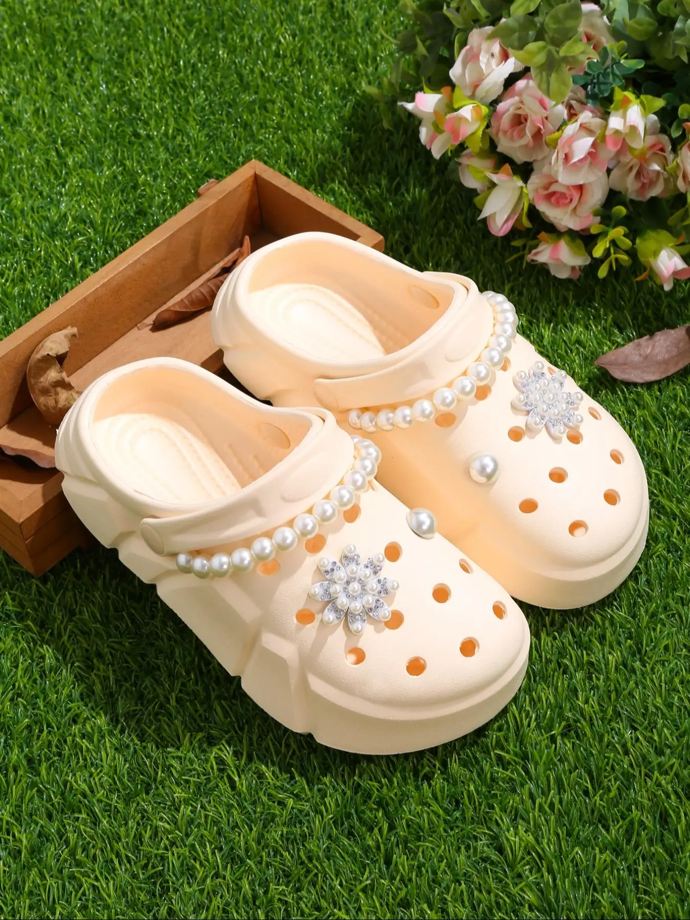 Girl's Cute Flower & Faux Pearl Decorated Slippers, Breathable Lightweight Non-slip Slippers, Fashionable Slippers for Indoor & Outdoor Wear