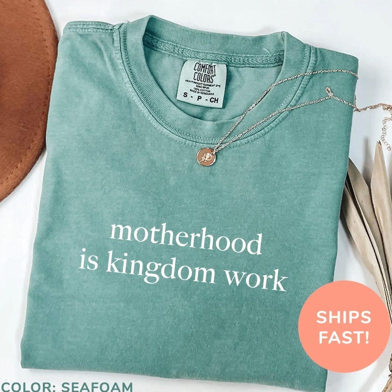 Women’s Round Neck Streetwear T-Shirt Top – Kingdom Work Motherhood Apparel, Christian Mom Raising Disciple Shirt, Mother’s Day Gift – Lauriel Designs