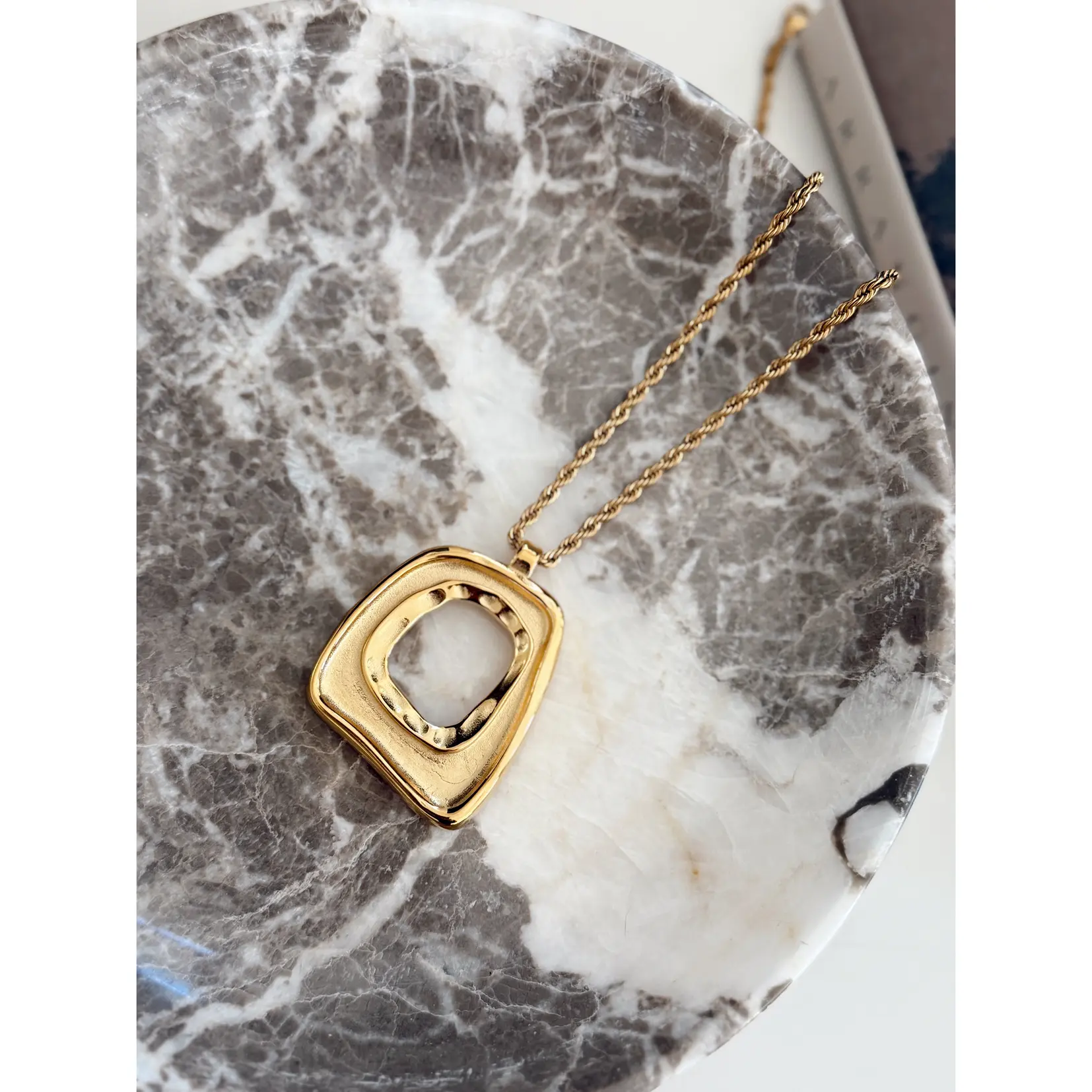 TAYLOR NECKLACE