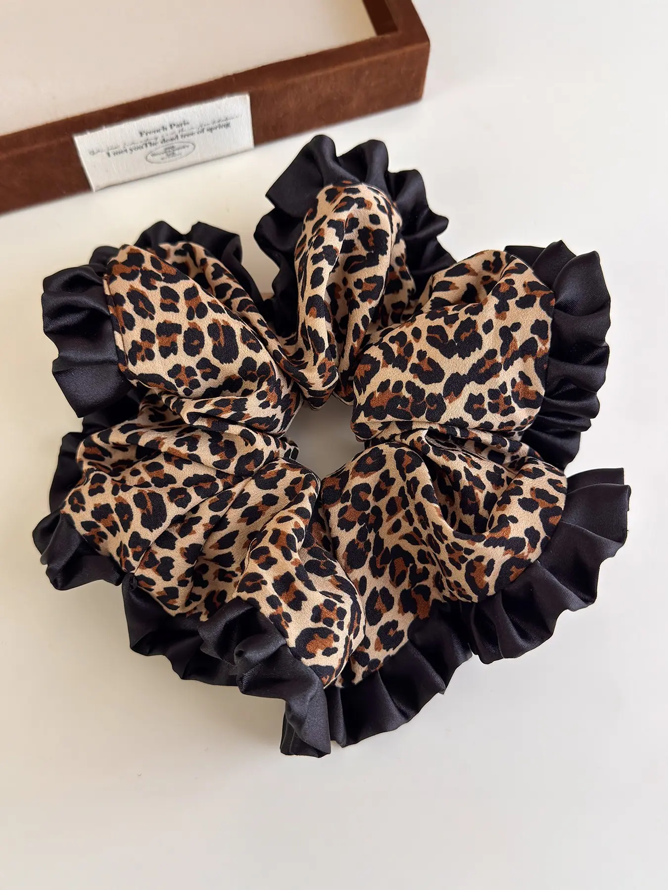 1pcs Fashion Vintage Satin Fabric Leopard Print Ruffle Hair Tie, Ruffled Edges, High-End Style Hair Accessory, Elegant Hair Band Headband for Women, Leopard Pattern, Prom Hair Accessories, Updo Hair Accessories