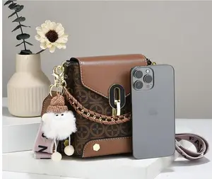 Exquisite Metal Buckle Small Crossbody Bags for Women Fashion Square Cell Phone Purse Shoulder Handbags with Wide Strap Bring a cute keychain