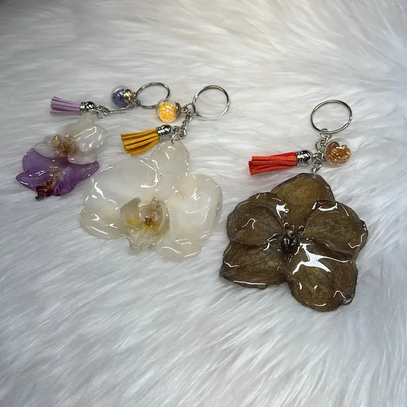 Orchid keychain - Natural Dried Orchid Flowers Encapsulated in Resin