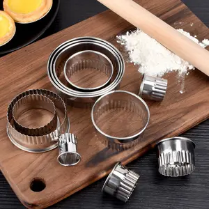 14-piece stainless steel round cookie mold set, including round cake molds and round doughnut ring molds, suitable for baking, pastry making, dough shaping, and doughnut production.