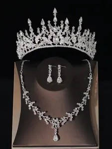 A set of classic and luxurious bridal accessories, including a rhinestone crown, necklace, and earrings, consisting of 4 wedding accessories. The wedding dress and accessories are also suitable for weddings, parties, and gatherings