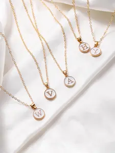 The fashionable round 26 letter necklace is suitable for daily wear, vacation and dating occasions, and is also a surprising and exquisite small gift, Alphabet necklaces