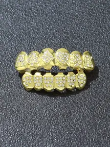 2Pcs Poker Heart Teeth Grills, Unisex Hip Hop Grills, 18K Gold-Plated Copper Inlaid with Cubic Zirconia, Accessories for Hip Hop Role-Playing Costumes