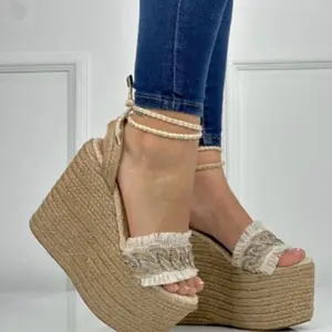 Meliza Sandalia en Plataforma Colombiana 5.3/8 Inches de Alta con Detalles de Perlas y Cordones Elegantes para Mujer y Niña Walking Shoes Footwear