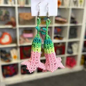 Aretes de $15 - Beaded earrings hand made in Mexico - aretes mariposa hecho a mano - artesanía mexicana