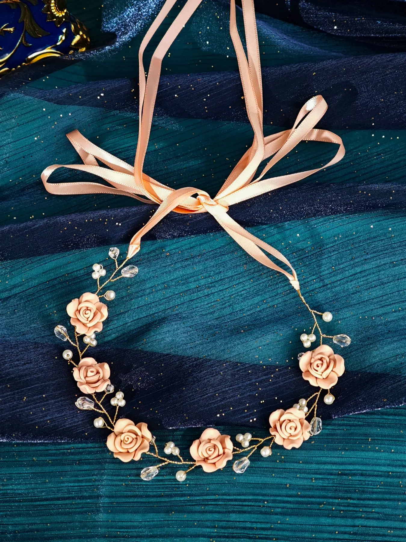 Handmade Flower Bridal Headpiece, Bohemian Style Wedding Hair Accessory, Elegant Floral Design for Brides, Perfect for Weddings