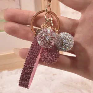 Diamond-encrusted small round ball keychain, small round ball car key pendant, mountaineering keychain, rhinestone cute little pendant.