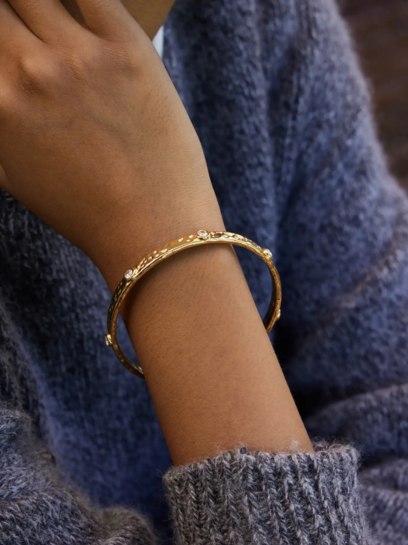 Ladies Bracelet Round Water Diamond Hammer Pattern Stainless Steel 18k Gold Plated Waterproof And Anti Allergy Minimalist Business Professional Style Elegant Jewelry Bracelet Exquisite Accessory For Women