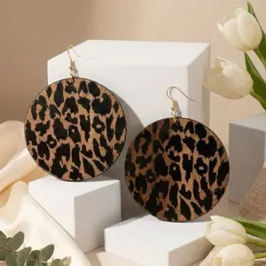 1 Pair Women's Exaggerated Large Size Fashionable Leopard Print Wooden Pendant Earrings