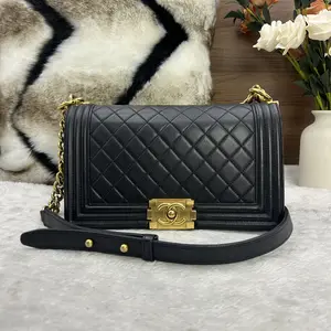 Pre-owned CHANEL Le Boy Medium Quilted Black Lambskin Chain Shoulder Bag (with Gold Hardware) 866