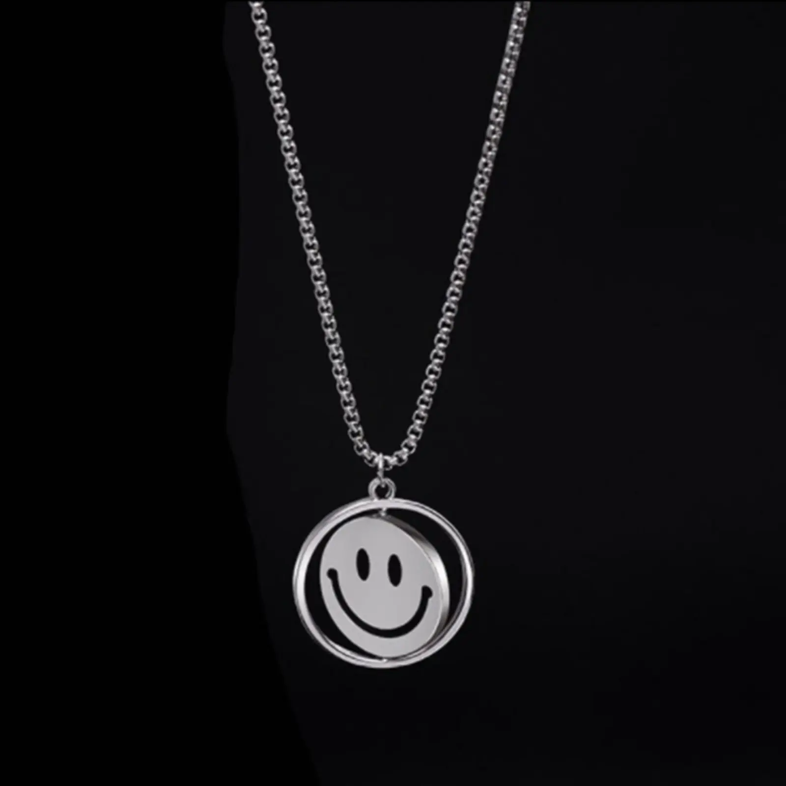 【JOYCE DESIGN】 Rotating smiley face necklace titanium steel rotating expression hip-hop reverse mood crying face pendant jewelry for men and women trendy