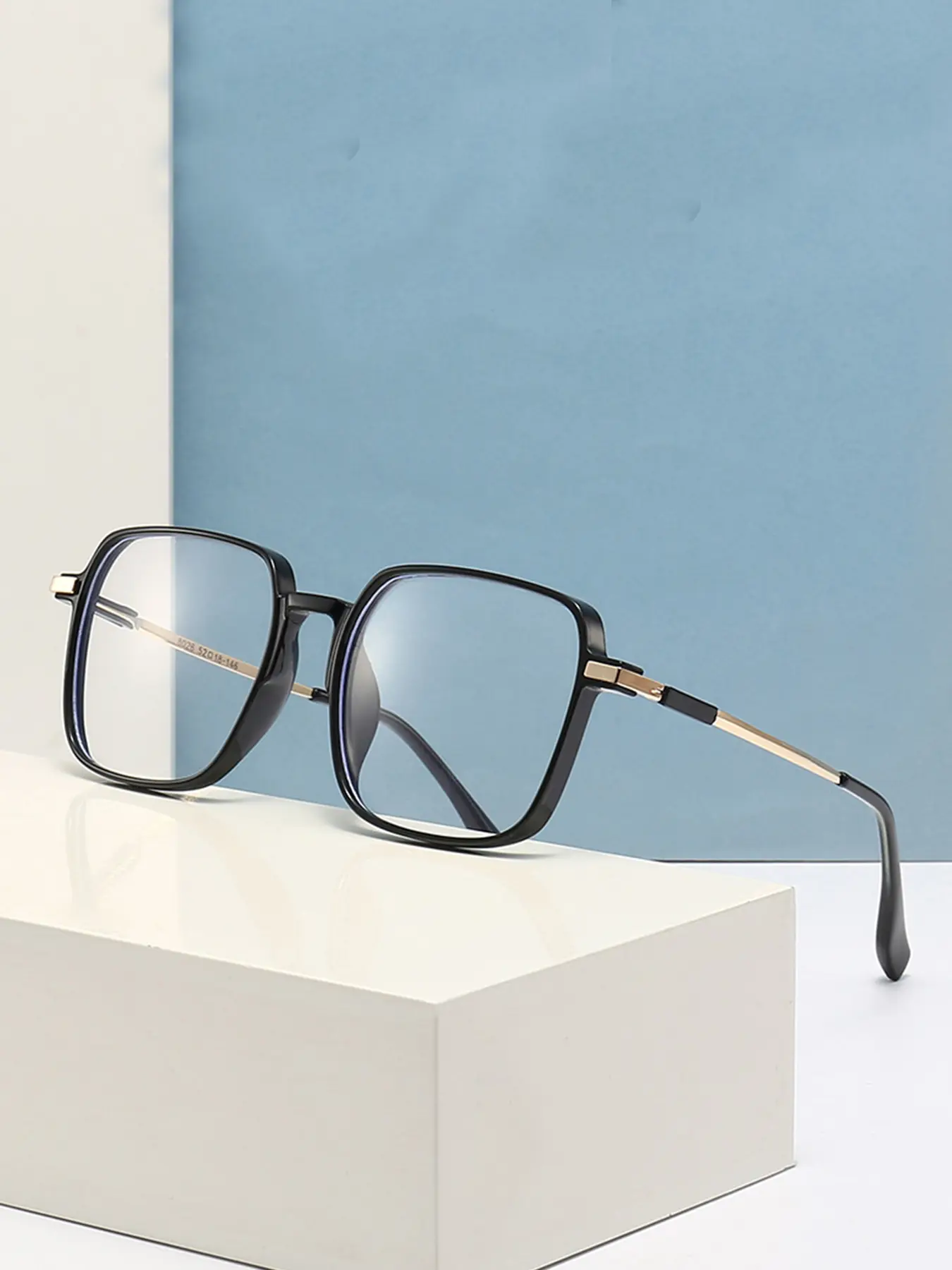 Fashionable Photochromic Reading Glasses, Large Frame Square Design, Blue Light Blocking Eyewear for Men & Women, Square Frame Eyeglasses, High Quality Eyewear, Transition Eyeglasses, Photochromic Lens, Trending Eyeglasses
