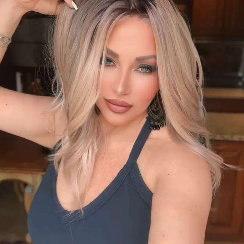 MACA BAKA Ava Apricot Layered Short Ombre Highlight Lace Front Wig with Scandinavian Hairline Low Density 14 Inches Natural Wavy Light Pink HD Synthetic Lace Front Wigs for Women Pre Plucked, Glueless Wigs, Adjustable Strap